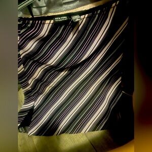 Medium New York and company knew high skirt vintage 90/2000s purple and black